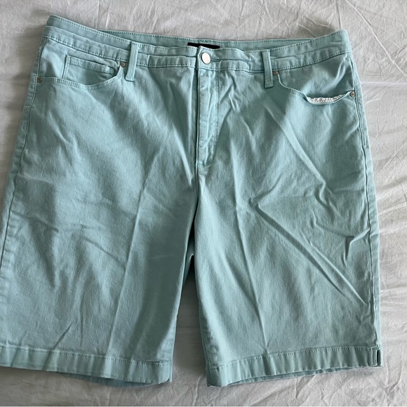 Charter Club Pants - Women’s Light Aqua Shorts Size 16